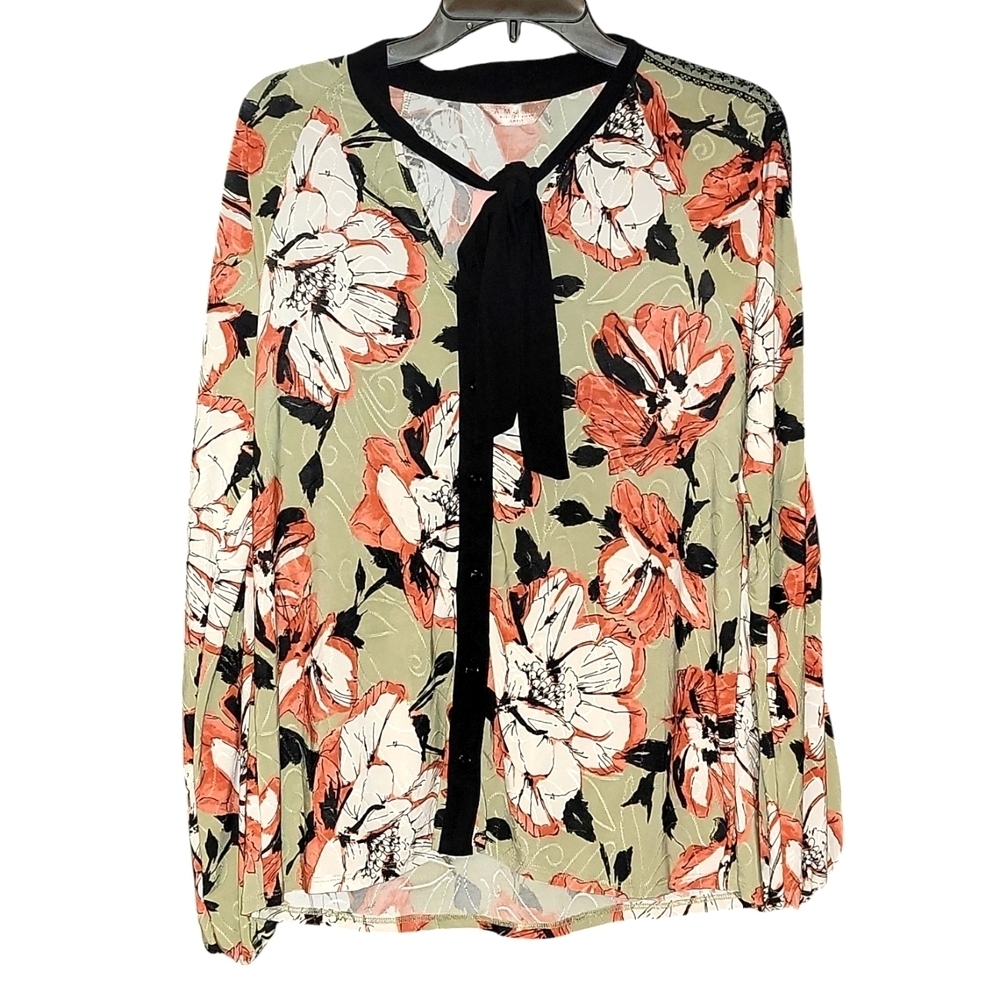 AMANA floral print women's top with black accents size small tie in front NWT!